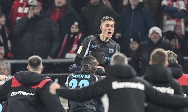 德甲变天？43岁阿隆索造奇迹！率队连扳3球 补时绝杀 距拜仁仅6分