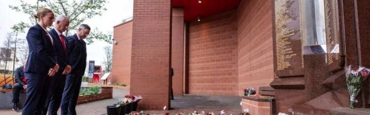 利物浦官方缅怀希尔斯堡惨案遇难者，献上花环、基地降半旗并默哀