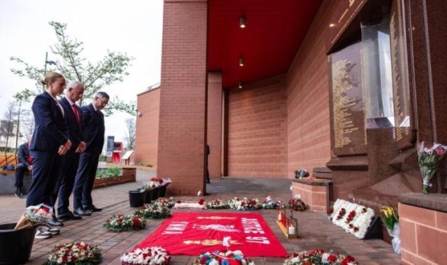 利物浦官方缅怀希尔斯堡惨案遇难者，献上花环、基地降半旗并默哀