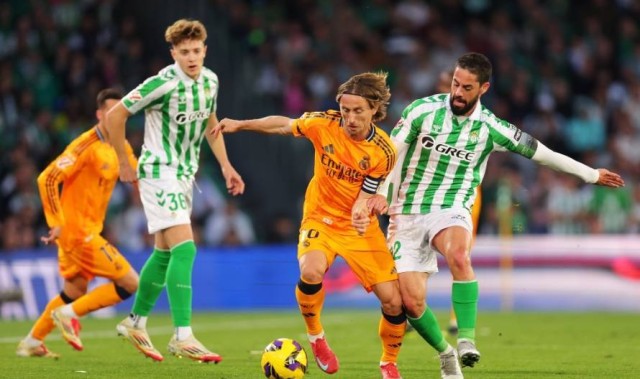 悲喜夜！那不勒斯绝平国米，皇马1-2爆冷，曼城3-1逆转英冠鱼腩