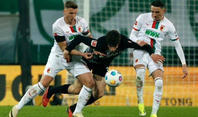 奥格斯堡 VS 弗赖堡：德甲赛场，排名悬殊球队的激烈碰撞