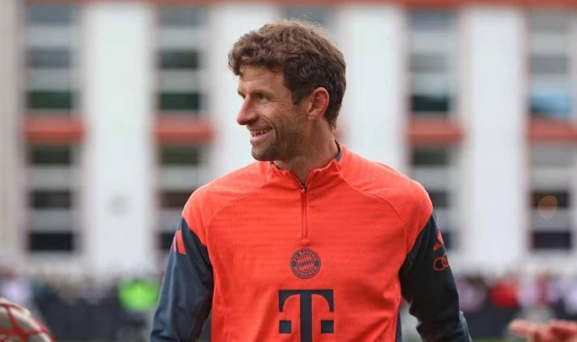 安联球场最后一战，拜仁在捧杯夜告别穆勒，孔帕尼暗示有特殊安排