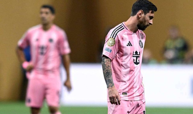 38岁梅西生涯第6次吞0-4仰天长叹，头槌冲顶险破门仍获7.4分