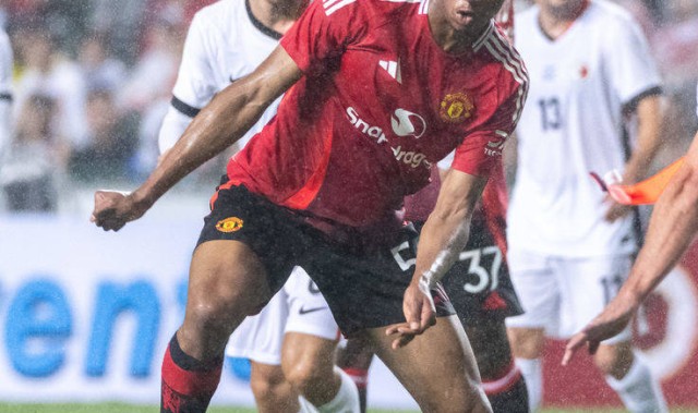 奥斯梅恩转会大戏：曼联“抬”还是真爱？沙特7000万欧截胡，好戏开场！