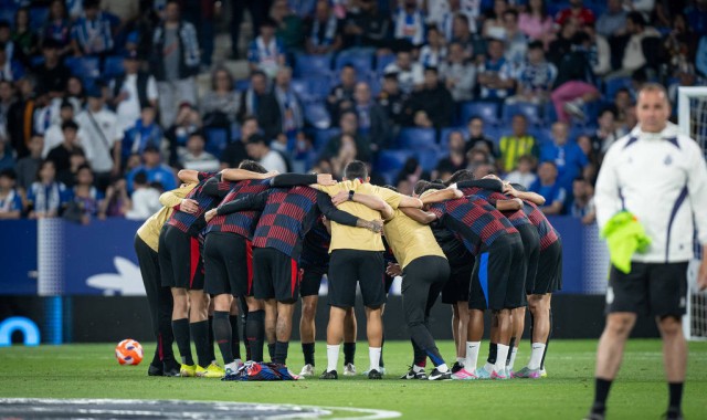 梦四启航！弗里克巴萨首赛季战绩彪炳 夺三冠+四杀皇马