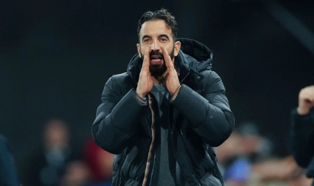 6800万镑豪赌！曼联“双锋谜局”：买埃泽真能终结水货魔咒？