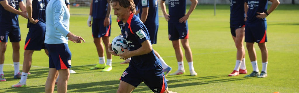 震撼！魔笛莫德里奇告别皇马加盟AC米兰：40岁传奇开启意甲新征程