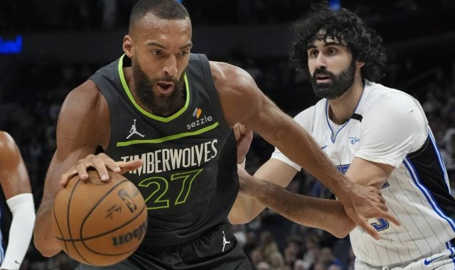 班凯罗43+11爱德华兹28+5 森林狼击败魔术取7连胜