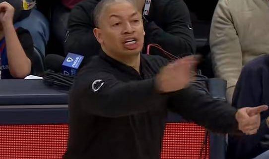 1助攻+造乌龙！巴萨巨星金球级表演：欧冠12+8打破梅西纪录