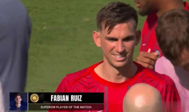 巴黎4：0大胜皇马，登贝莱现场给姆巴佩示范金球奖表现